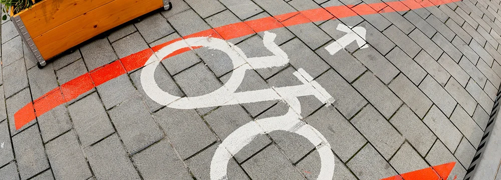 picture of a bike lane drawn on bricks